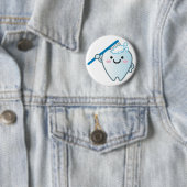 Badge Rond 5 Cm Brossage de dents de caricature avec brosse à dent (En situation)