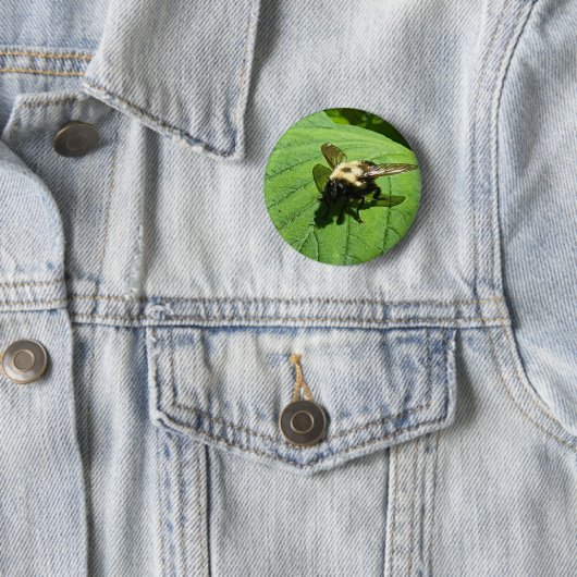 Badge Rond 5 Cm Bumble Bee (En situation)
