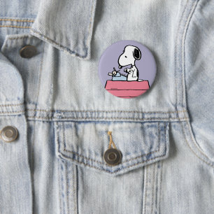Badge Rond 5 Cm cacahuètes   Snoopy à la machine à écrire