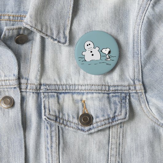 Badge Rond 5 Cm cacahuètes | Snoopy Construit Un Snowman (En situation)