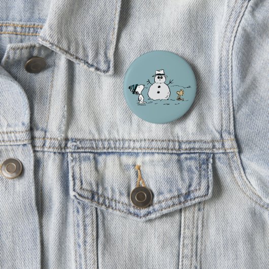 Badge Rond 5 Cm cacahuètes | Snoopy & Woodstock Build A Snowman (En situation)