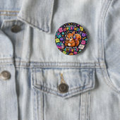Badge Rond 5 Cm Cadeau neurodivergent - Écureuil Hyperfocusé ADHD (En situation)