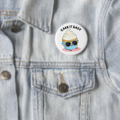 Badge Rond 5 Cm Cake It Easy Funky Cupcake Pun (En situation)
