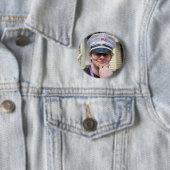 Badge Rond 5 Cm CallMeCarson Milkman Pin (En situation)