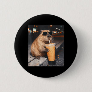 Badge Rond 5 Cm Capybara Buvant du Café Glacé Mème Animal Drôle