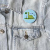 Badge Rond 5 Cm Caricature de dinosaure de brontosaurus vert migno (En situation)