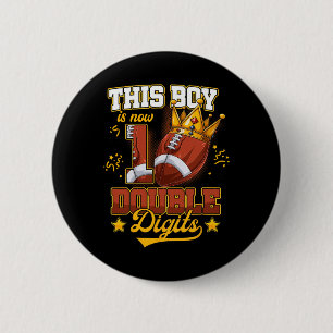 Badge Rond 5 Cm Ce Garçon Est Maintenant 10 Chiffres Double Footba
