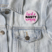 Badge Rond 5 Cm CES FEMMES NASTES // Hillary Clinton Button (En situation)