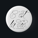Badge Rond 5 Cm C'est La Vie Citation Typographie Chic<br><div class="desc">C'est La Vie ! Bouton pi moderne et chic avec typographie de script chic. Personnalisez en ajoutant un nom. Ce bouton de citation de typographie sera parfait comme un cadeau.</div>