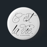 Badge Rond 5 Cm C'est La Vie Citation Typographie Chic<br><div class="desc">C'est La Vie ! Bouton pi moderne et chic avec typographie de script chic. Personnalisez en ajoutant un nom. Ce bouton de citation de typographie sera parfait comme un cadeau.</div>