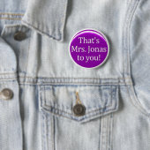 Badge Rond 5 Cm C'est MME Jonas à vous ! (En situation)