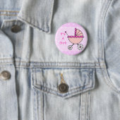 Badge Rond 5 Cm C'est une fille ! Voiture d'enfant rose (En situation)