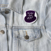 Badge Rond 5 Cm Chapelier fou - pourpre (En situation)