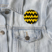 Badge Rond 5 Cm Charlie Brown Zig Zag Motif (En situation)