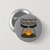 Badge Rond 5 Cm Charred to Perfection Funky Campfire Hot Dog (Devant & derrière)