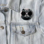 Badge Rond 5 Cm chat cool kat kool avec des lunettes de soleil (En situation)