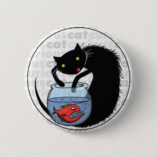 Badge Rond 5 Cm Chat curieux avec le piranha