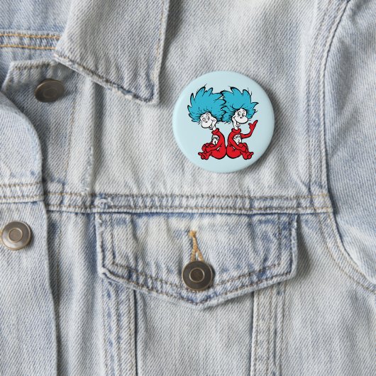 Badge Rond 5 Cm Chat dans le Casquette Chose Un & Chose Deux (En situation)