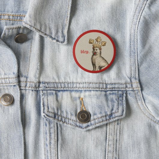 Badge Rond 5 Cm Chat médiéval "Blep" (En situation)