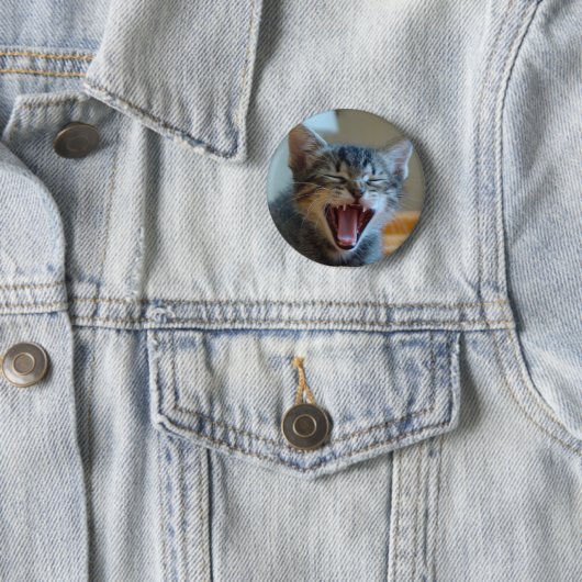 Badge Rond 5 Cm Chaton riant (En situation)