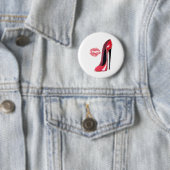 Badge Rond 5 Cm Chaussure stylet rouge et baiser (En situation)