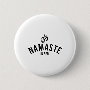 Badge Rond 5 Cm Chemise femme Namaste au lit T-shirt drôle de typo