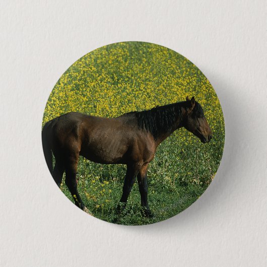 Badge Rond 5 Cm Cheval sauvage de mustang se tenant en fleurs (Devant)