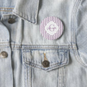 Badge Rond 5 Cm Chic Purple Painted Stripes Monogramme et nom (En situation)
