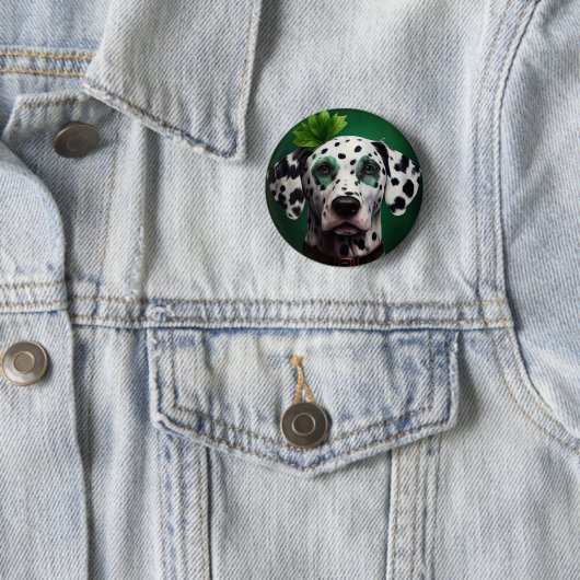 Badge Rond 5 Cm Chien dalmate en tenue de la Saint Patrick (En situation)