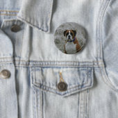 Badge Rond 5 Cm Chien de boxeur se reposant dans le Frost (En situation)