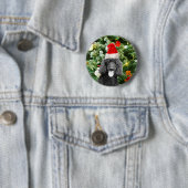 Badge Rond 5 Cm Chien de caniche sapin de Noël Snowman Red Santa C (En situation)
