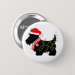 Badge Rond 5 Cm Chien de Noël écossais illuminé<br><div class="desc">Les amoureux de les chiens écossais de Terrier apprécieront ce chien écossais festif et noir vêtu d'un chapeau de Père Noël,  d'un foulard rayé rouge et blanc et de lampes à cordes colorées !  Découvrez l'esprit de Noël avec ce drôle de design sur des cadeaux personnalisables!</div>
