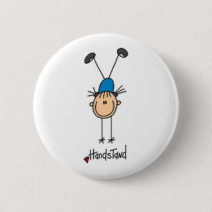 Badge Rond 5 Cm Chiffre fille de bâton faisant le bouton d'appuis