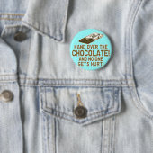 Badge Rond 5 Cm Chocoholic au chocolat (En situation)