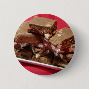 Badge Rond 5 Cm Chocolat Cherry Marshmallow Fudge Sur Une Plaque