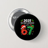 Badge Rond 5 Cm Christmas 2025 The Year I Barely Survived Six Seve (Devant & derrière)
