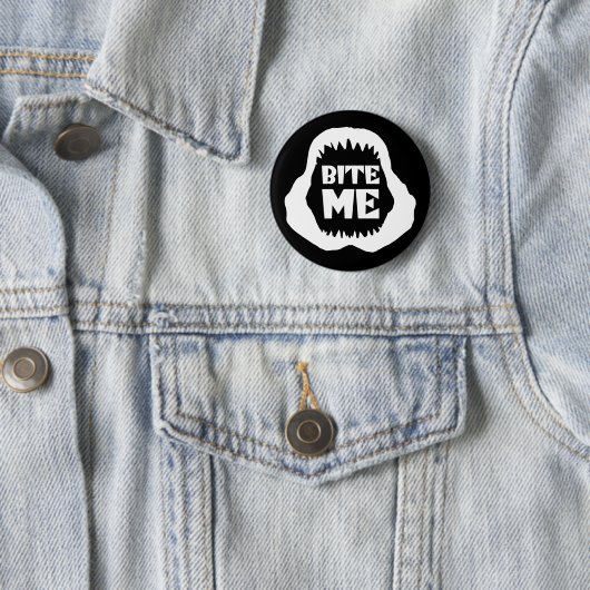 Badge Rond 5 Cm Citation Bite me - Requin Jaws (En situation)