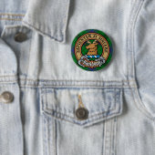 Badge Rond 5 Cm Clan Davidson Crest sur Tartan (En situation)