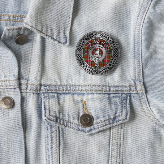 Badge Rond 5 Cm Clan MacDuff Crest & Tartan Knot (En situation)