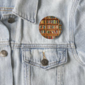 Badge Rond 5 Cm Classic book shelf pattern (En situation)