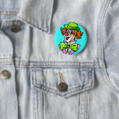 BADGE ROND 5 CM CLOWN AVEC LE BOUTON DE CASQUETTE (En situation)