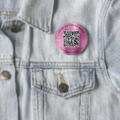 Badge Rond 5 Cm Code QR de l'épingle rose promotionnelle d'entrepr (En situation)