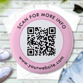 Badge Rond 5 Cm Code QR personnalisé Texte rose noir