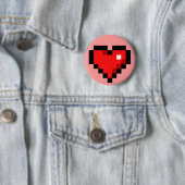 Badge Rond 5 Cm Coeur 8 bits (En situation)