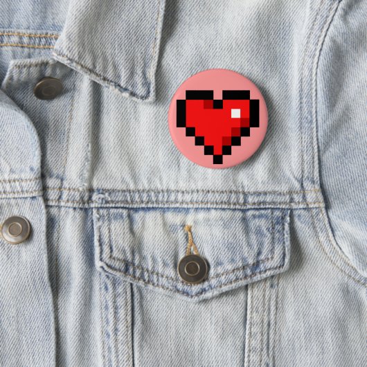 Badge Rond 5 Cm Coeur 8 bits (En situation)