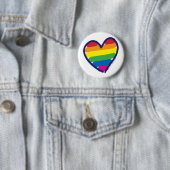 Badge Rond 5 Cm Coeur arc-en-ciel gay pride (En situation)