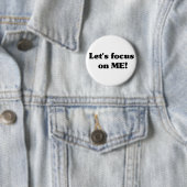 Badge Rond 5 Cm Concentrons sur MOI ! Bouton (En situation)