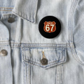 Badge Rond 5 Cm Conception de mème de route 67 drôle rétro (En situation)