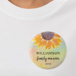 Badge Rond 5 Cm Conservation de la réunion familiale<br><div class="desc">Ce bouton de réunion de famille de tournesol fait un beau souvenir pour votre famille se retrouver. Il est décoré d'un tournesol aquarelle sur un arrière - plan coloré. Facile à personnaliser. Utilisez l'option Personnaliser supplémentaire pour modifier la taille, le style ou la couleur du texte. Parce que nous créons...</div>