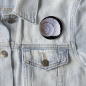 Badge Rond 5 Cm Coquille d'escargot cool (En situation)